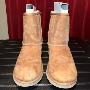 Kids sz 5 Uggs